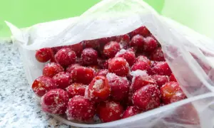 Mrożone czereśnie w woreczku. Tak, czereśnie można mrozić, by cieszyć się ich smakiem przez cały rok.