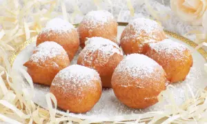 Pączki z serka homogenizowanego przepis: pyszne, puszyste kuleczki posypane cukrem pudrem, idealne na deser.