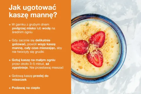 Kaszka manna na mleku, ozdobiona truskawkami i kruszonką. Przepis podpowiada, jak uzyskać idealne proporcje i gładką konsystencję.