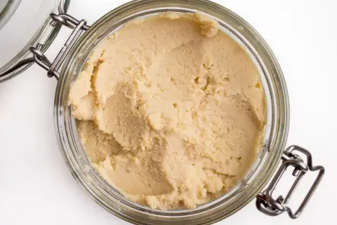 Domowy hummus w słoiku. Idealny do smarowania, dipowania i jako dodatek do dań. Proste jak zrobić hummus!