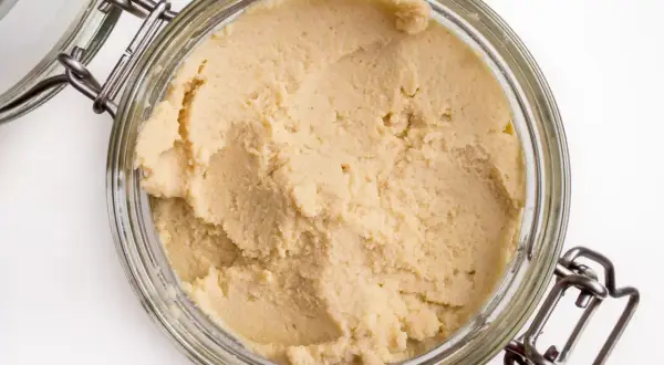Domowy hummus w słoiku. Idealny do smarowania, dipowania i jako dodatek do dań. Proste jak zrobić hummus!