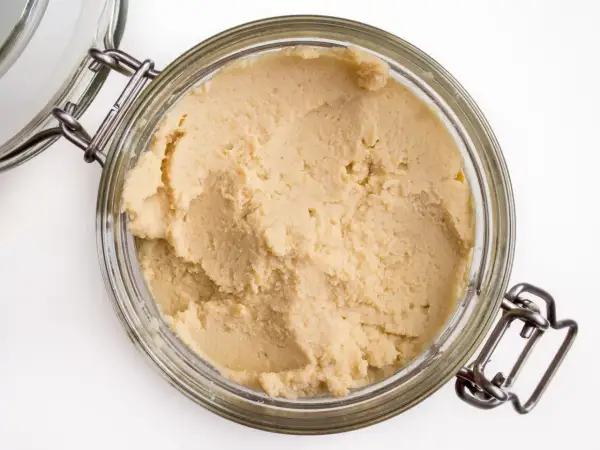 Domowy hummus w słoiku. Idealny do smarowania, dipowania i jako dodatek do dań. Proste jak zrobić hummus!